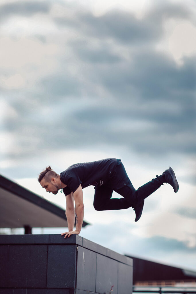 parkour-seinajoki-nuoret-parkour-harrastus-liikunnallinen-harrastus-luova-harrastus-nuorelle-harrastus-sirkus-muudi-sirkusmuudi-13v-14v-15v-16v-17v.jpg