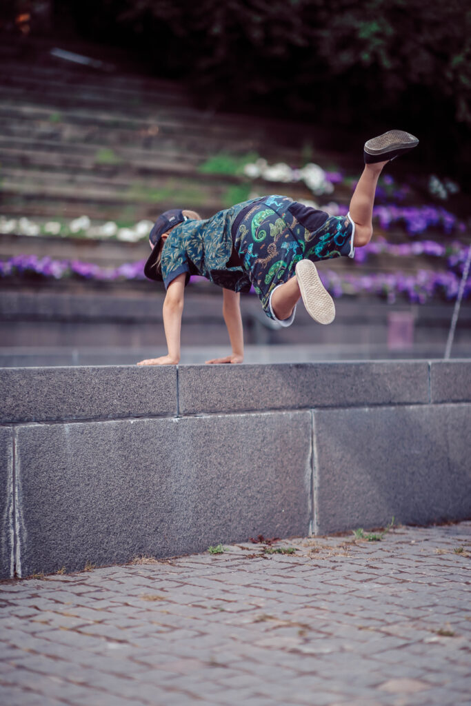 seinäjoki-parkour-parkour-harrastus-lapselle-harrastus-lapsi-harrastaa-6v-7v-8v-9v-liikunnallinen-harrastus-luova-harrastus-sirkus-muudi-sirkusmuudi.