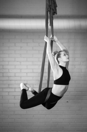 Ilma-akrobatia-hammock-sirkus-muudi--scaled.jpg